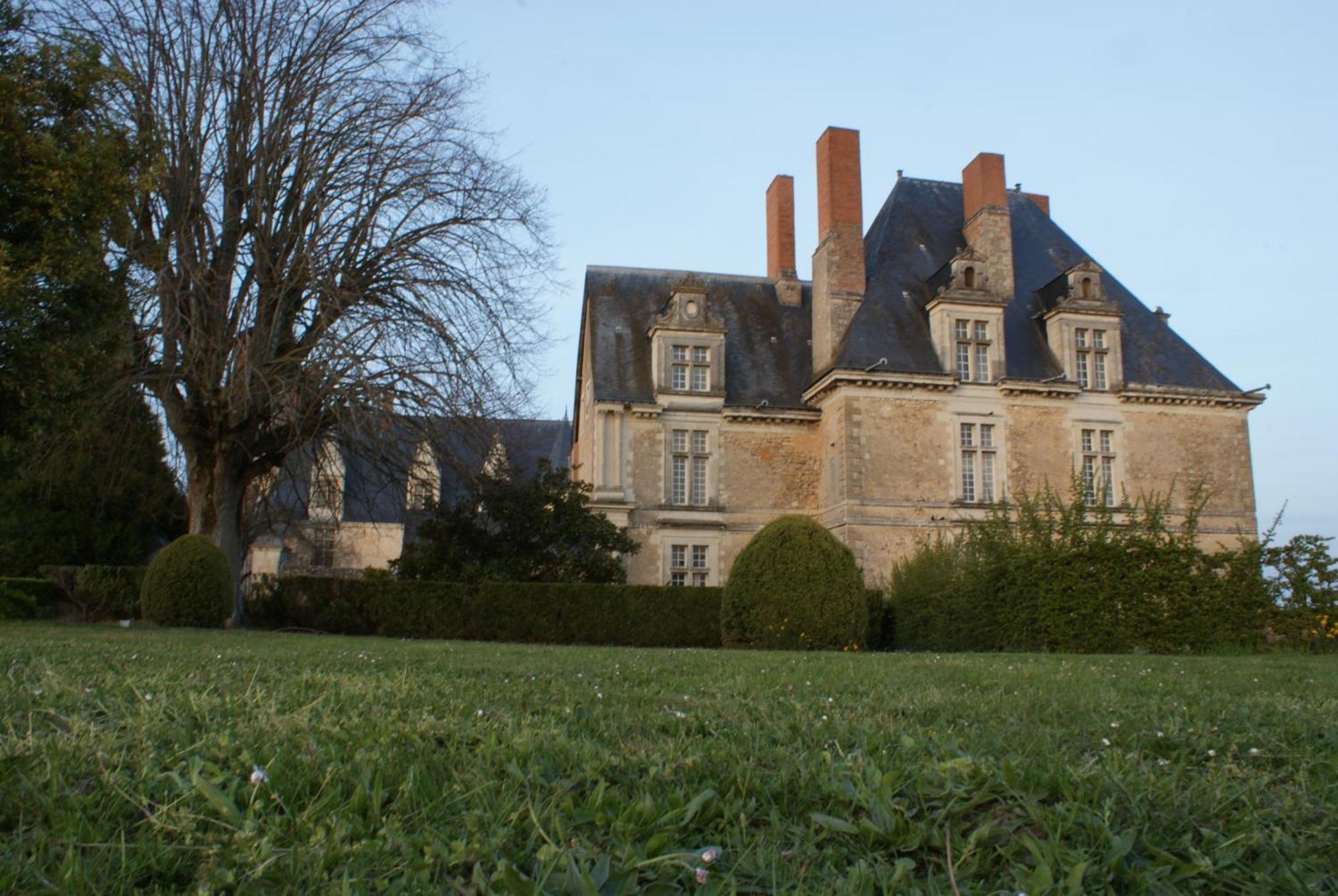 Chateau De Durtal Panzió Kültér fotó